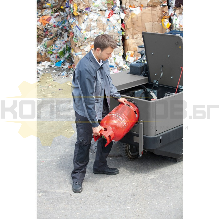 Седлова метачна машина KARCHER KM 130/300 R LPG - 