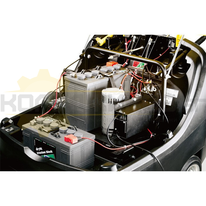 Акумулаторна ръчноводима метачна машина със засмукване KARCHER KM 85/50 W Bp Pack Adv, 4725 кв.м/час, 85 см, 50 л - 
